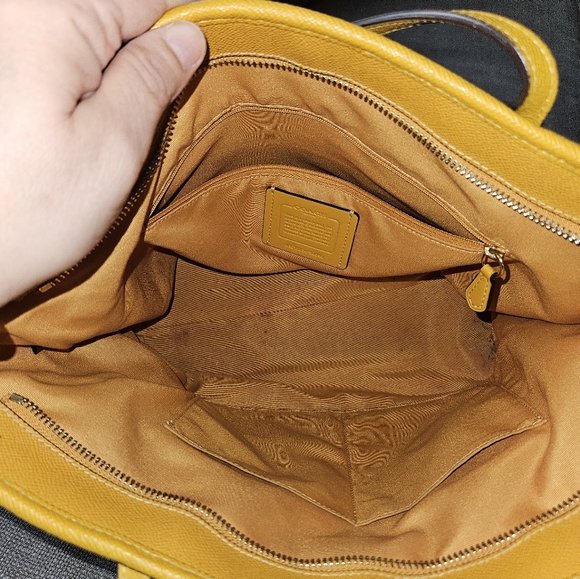 Coach City Zip Tote F58846 โ Yellow Pebbled Leather - Picture 6 of 6